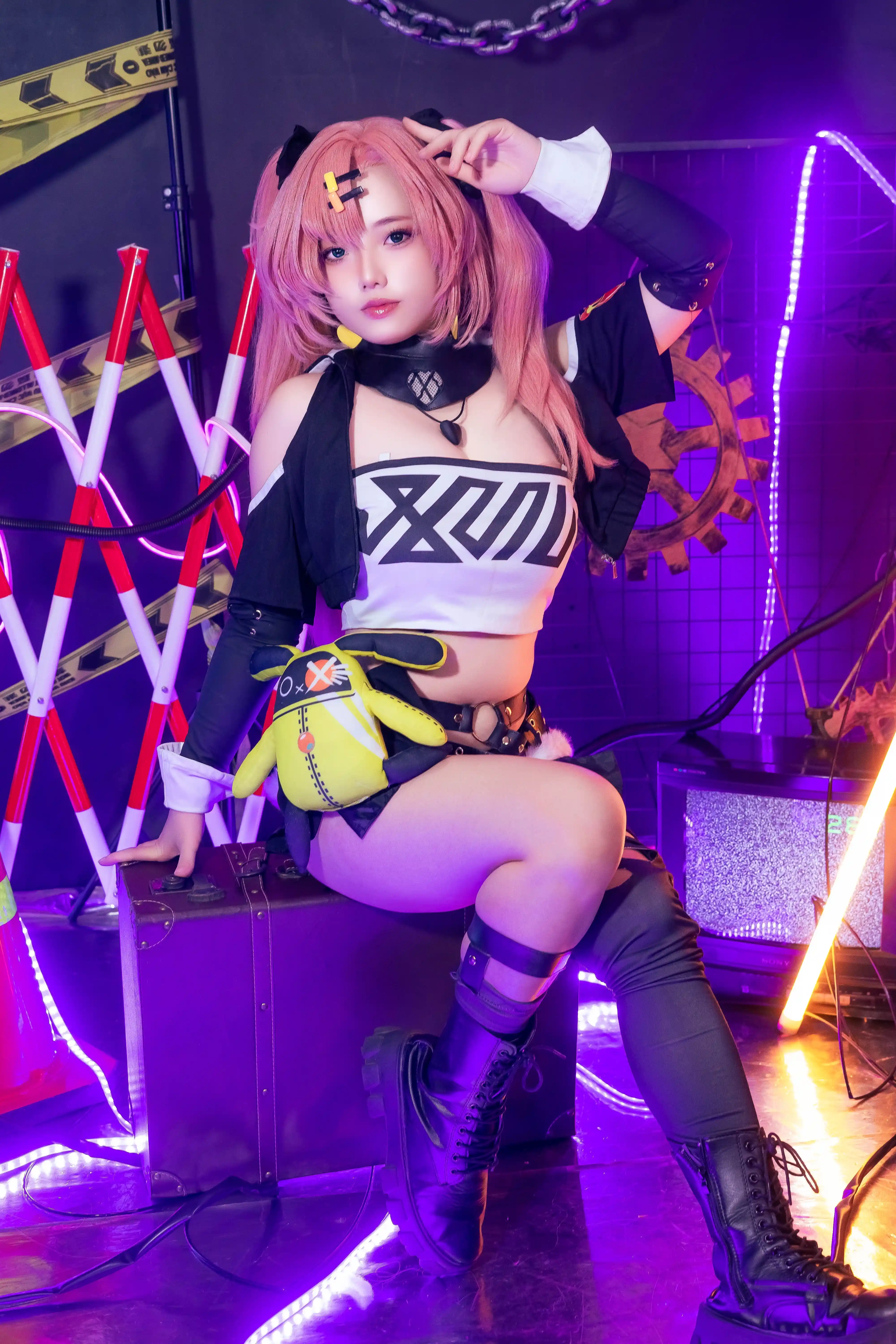 Messie Huang写真 cosplay Nicole Demara - Zenless Zone Zero (10).webp
