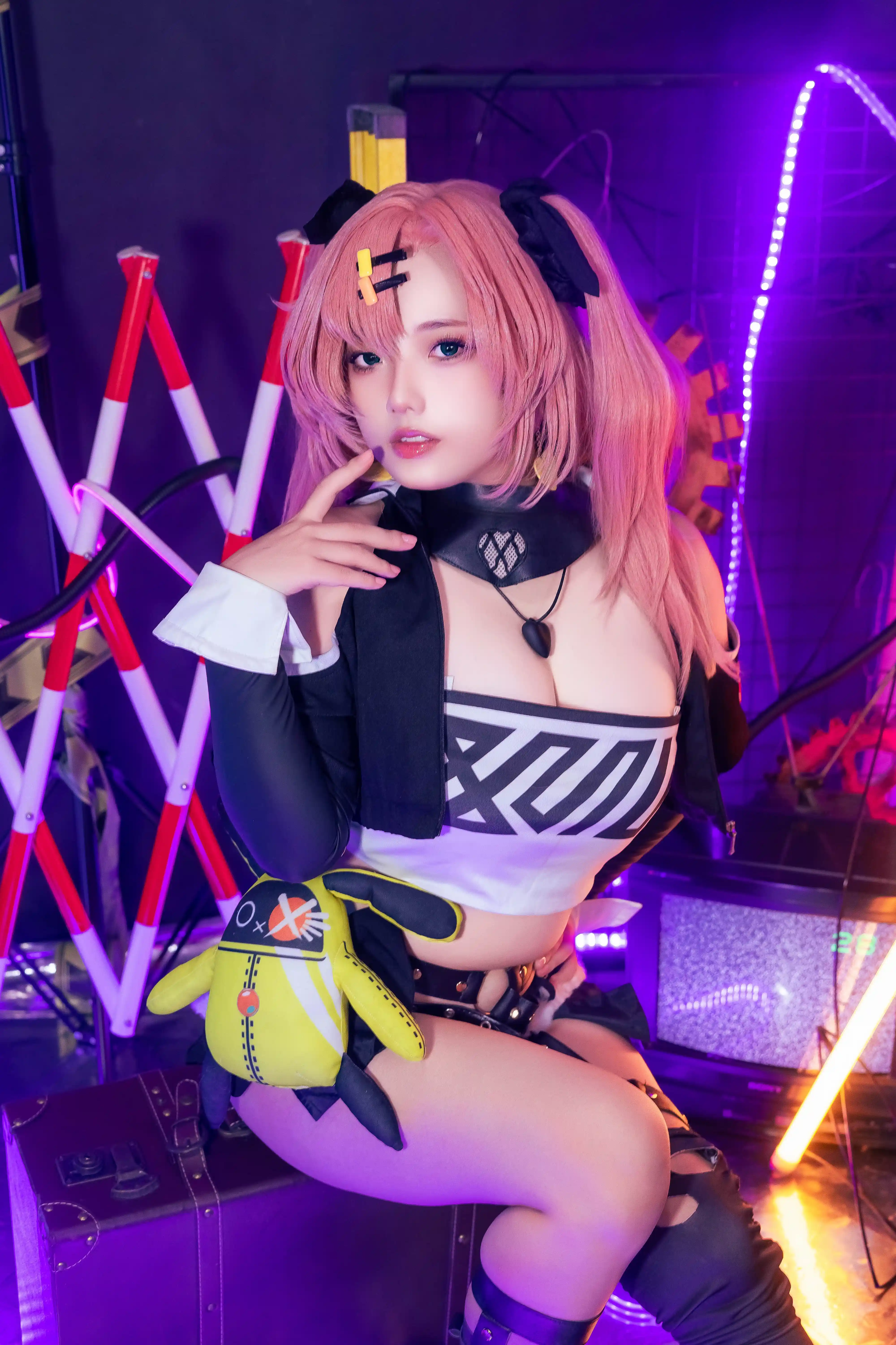 Messie Huang写真 cosplay Nicole Demara - Zenless Zone Zero (11).webp