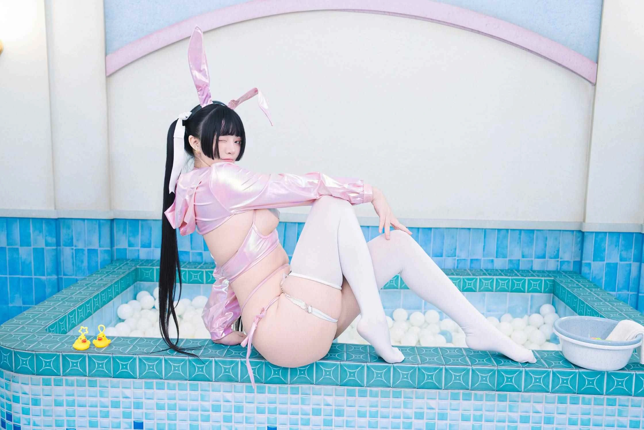 落落Raku 粉紅小白兔，公共澡堂裡盡情自慰！[32p1v+160M]